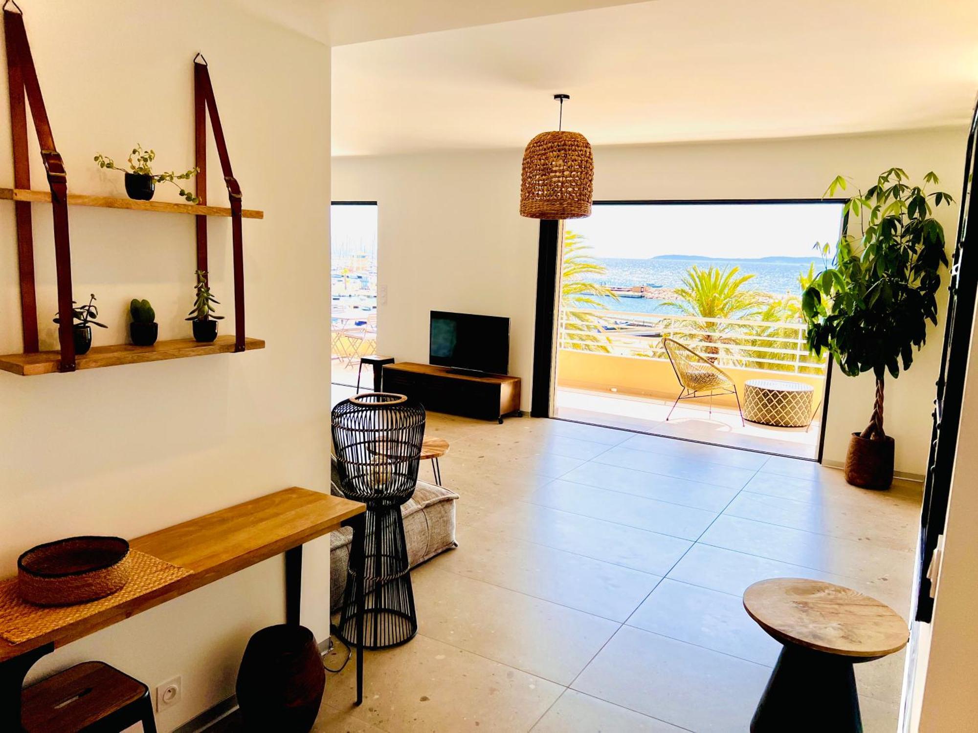 Appartement T3 Lumineux Traversant Totalement Neuf En Face De La Plage Front De Mer Vue Sur Les Iles Vue Mer Panoramique Assuree Residence De La Plage Centre Ville Du Lavandou 3Eme Etage Avec Ascenseur Appartement T3 Le Lavandou Exterior foto